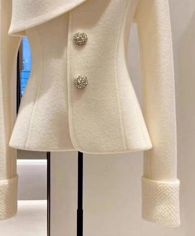 Lola | Chic Buttoned Blazer